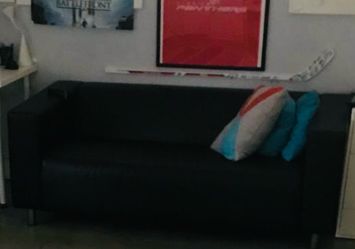 Loveseat Klippan Black  símil Leather Ikra