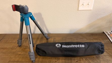 Manfrotto Compact Light Tripod (Blue) – Excellent Condition with Bag & Phone Mount
