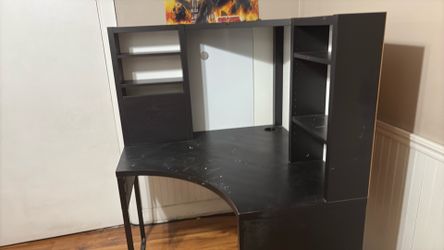 Free corner desk