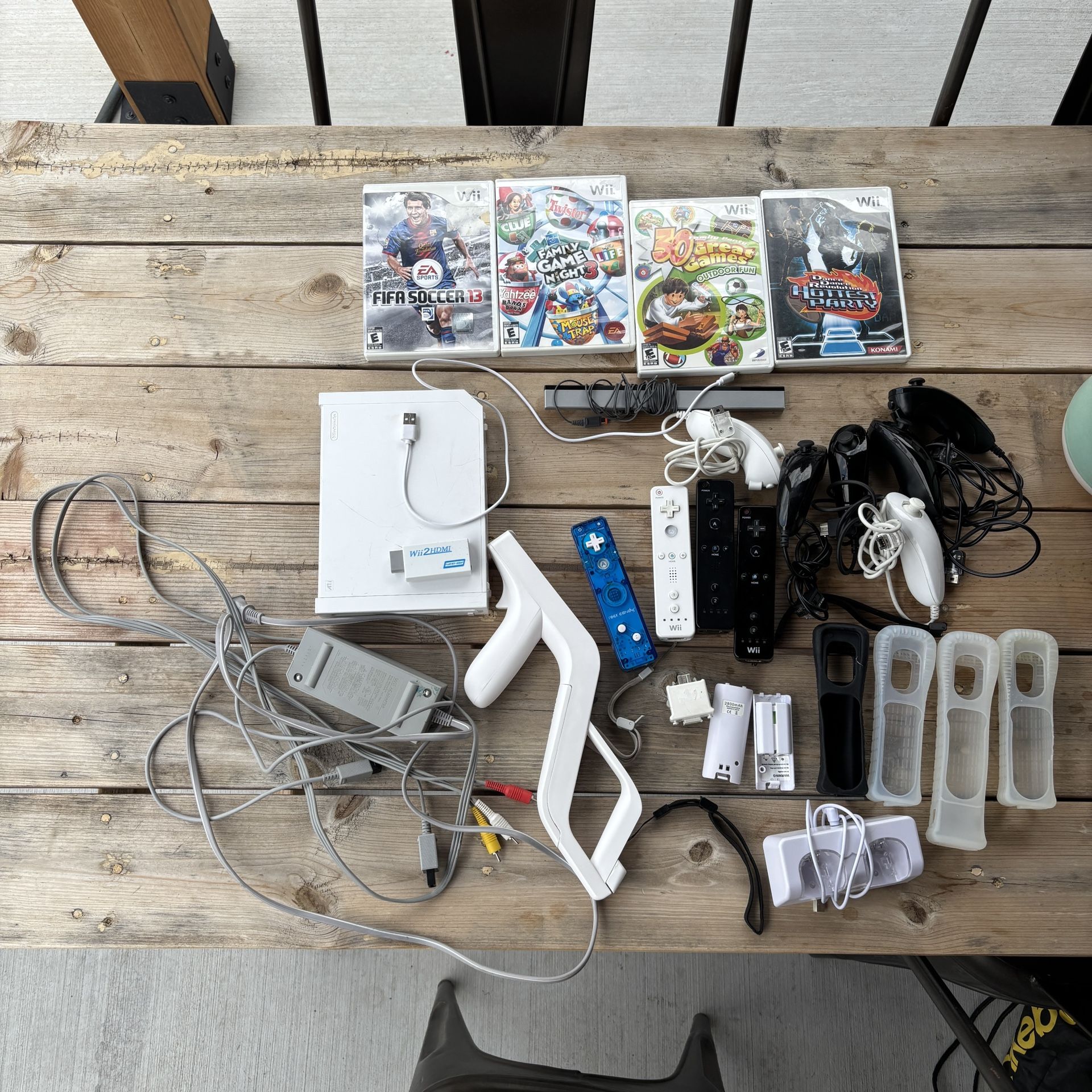 Nintendo Wii Bundle - Controllers + Games - Ready to Play!