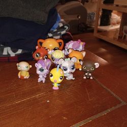 10 Mini LPS Figure Toys.