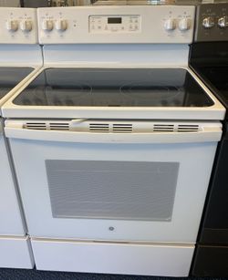 White GE Five Burner Glass Top Electric Stove (2-0178)