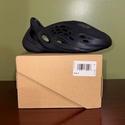 Yeezy Foam Rnnr Mineral Blue  Size 9 Brand new