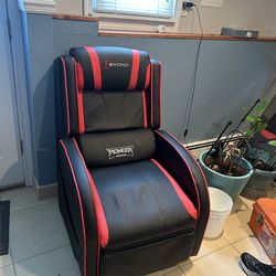 Devoko pioneer gaming chair with massage