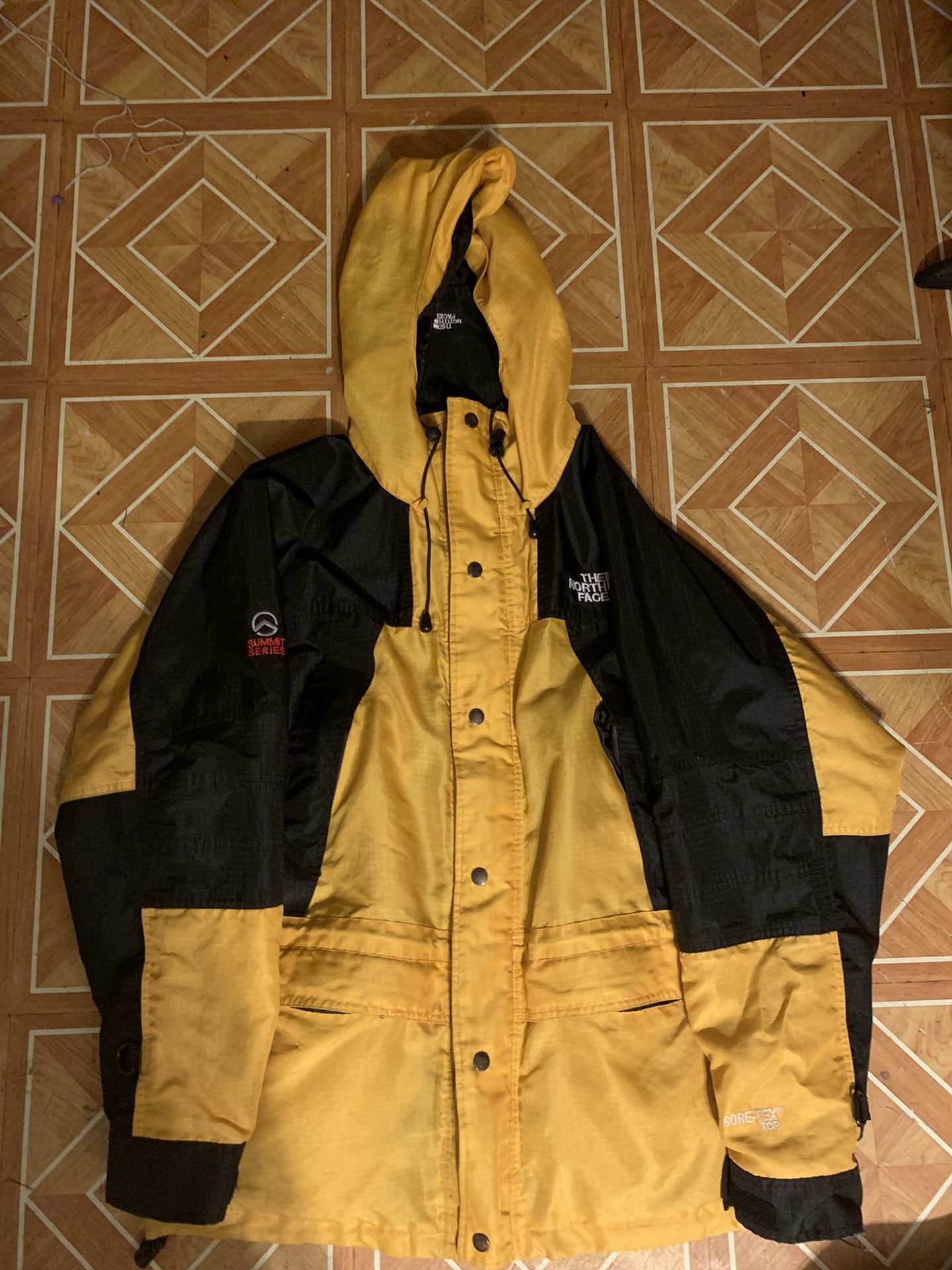 Size LNorth Face Summit Series Gortex Jacket Yellow