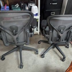 Herman Miller - Aeron Chairs 