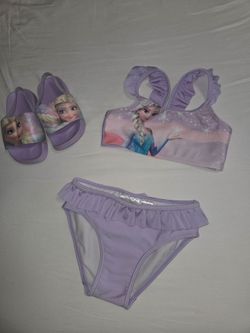 Disney Frozen Elsa swimsuit for girls (size 3-4T) & sandals (7.5 -8.5)/Traje de baño de Elsa de Frozen para niña(talla 3–4T) y sandalias (talla 7.5–8.