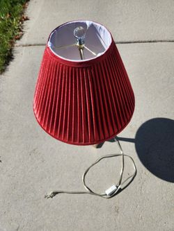 table lamp
shade bottom diameter: 16"
lamp length: 29"
$20