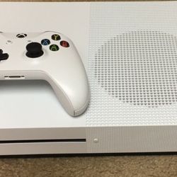 Used Xbox One S + Remote and Headset