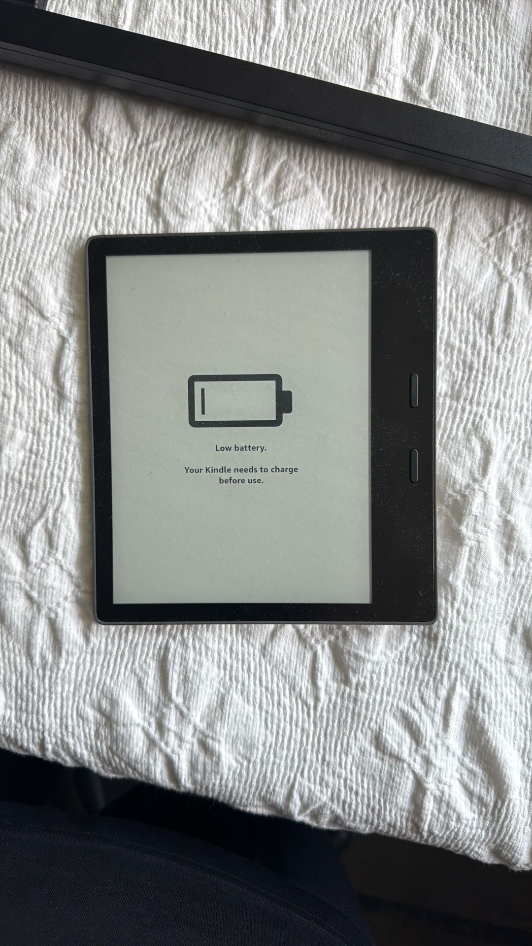 Kindle Oasis – Barely Used + Free Case Included