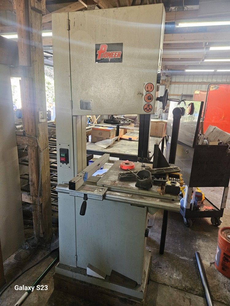 Pioneer Vertical Bandsaw