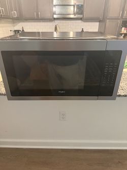 2025 whirlpool microwave 24x18 (price negotiable)