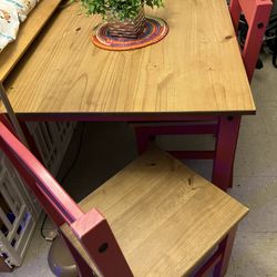 Table With 2 Chairs 
