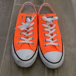 Womans 9.5/Men’s 7.5 Neon Orange Converse 