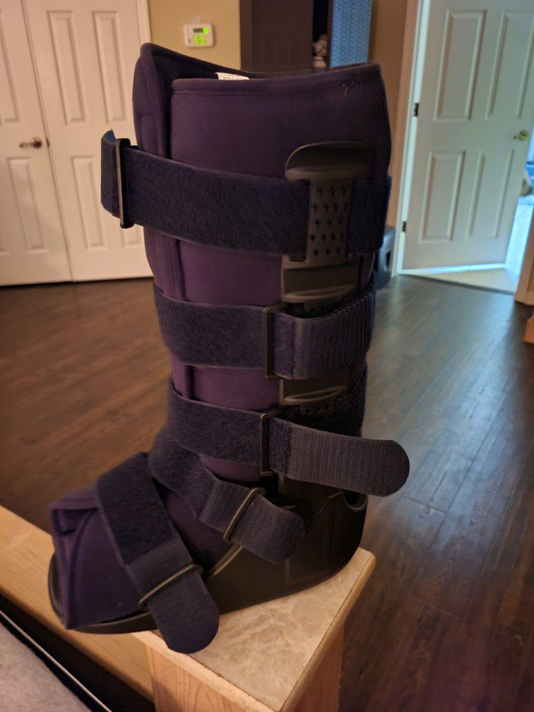 DeRoyal Large Size Medical Walking Boot, Never Used!