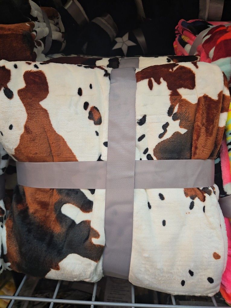 New TWIN EXTRA SOFT FLANNEL BLANKETS π