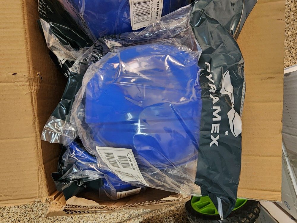 10 Pyramex Hard Hat 4pt Ratchet Suspension.