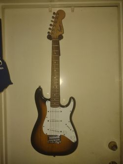 Newish mini Squier FENDER Guitar Pro fret-level setup Spa perfect now 149!