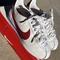 Classic NIKE Cortez
