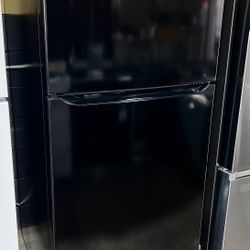 NEW 30” LG Refrigerator 20.2cu.ft. (Black)