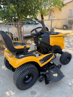 Cub Cadet
XT1 Enduro LT 46 in. 23 HP V-Twin Kohler 7000 Series Engine Hydrostatic Drive Gas Riding Lawn Tractor