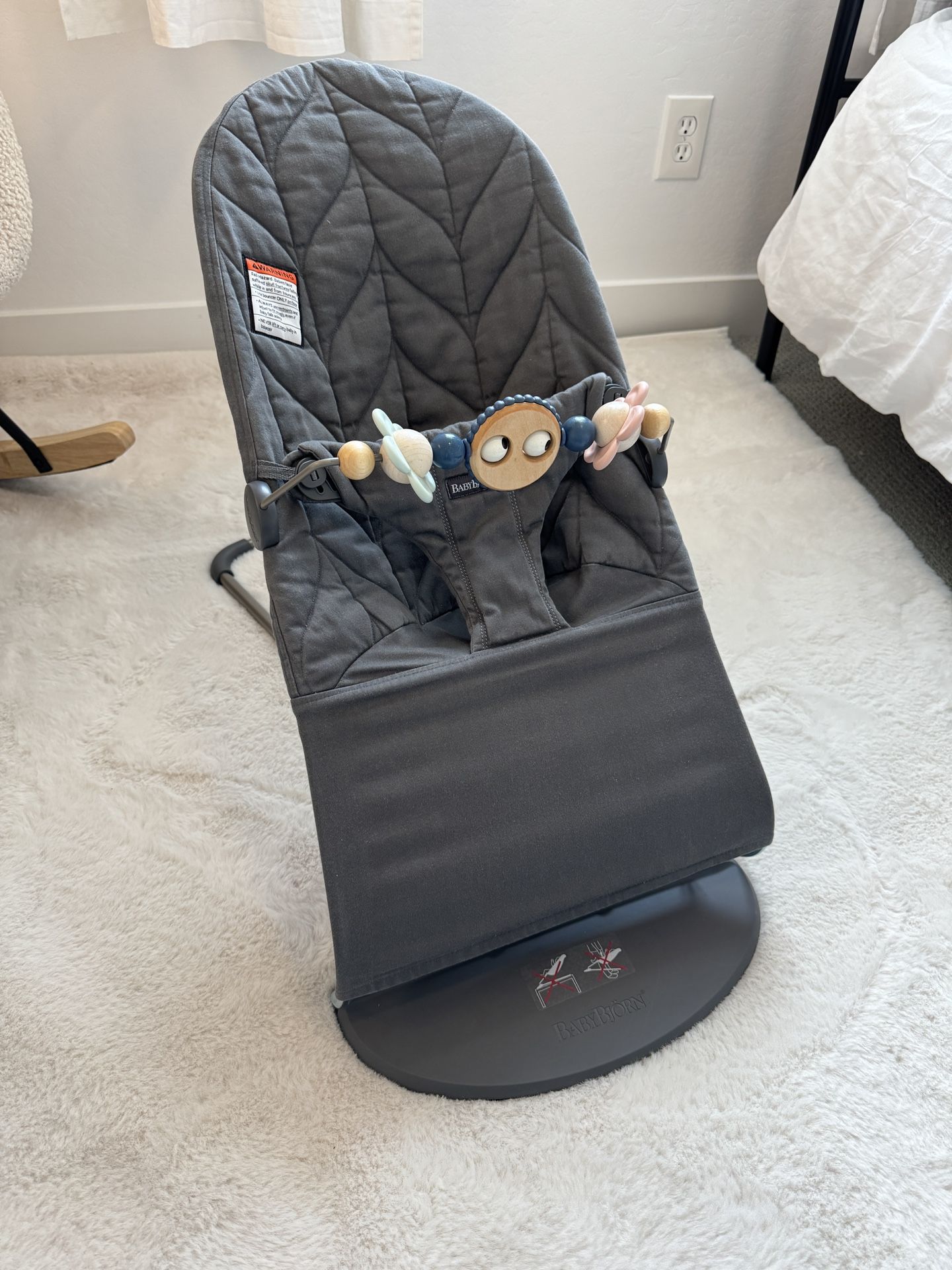 Baby Bjorn Bouncer Bliss, Anthracite Petal Quilt with Googly Toy
