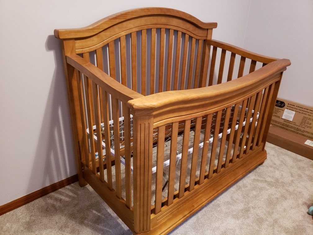 Sorelle Vista Elite Vintage Frost 4 in1 Crib for Sale in Port St