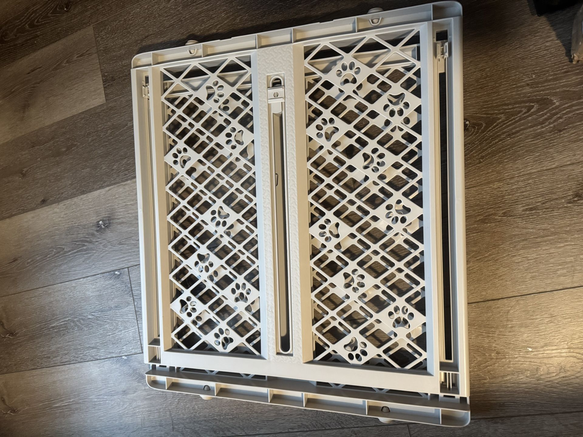 Portable And Expandable Pet Gate (NEW)