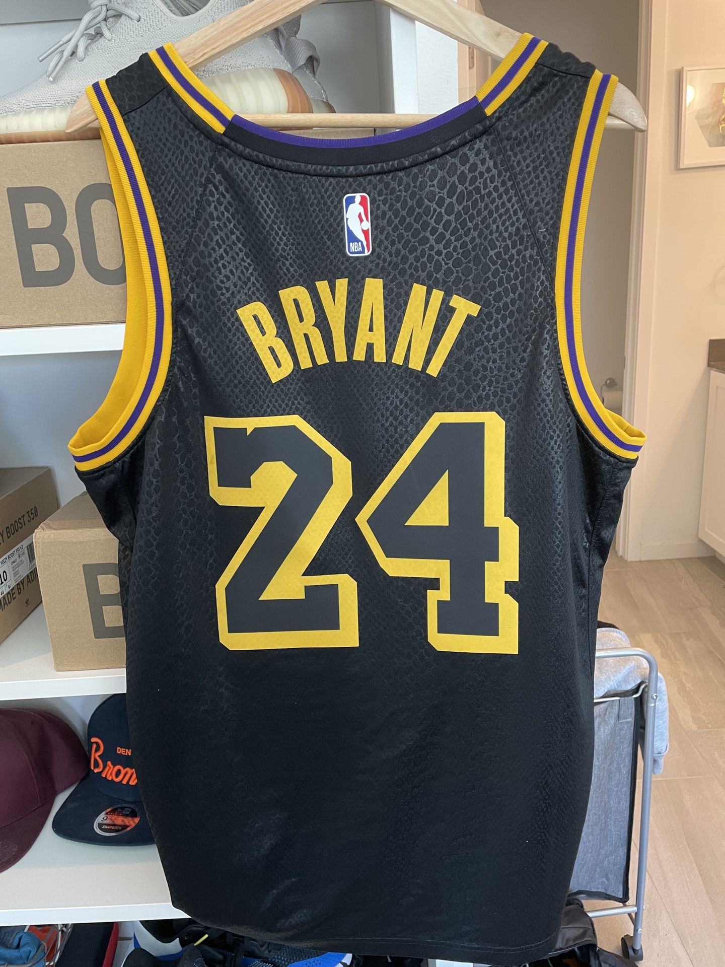 Nike Los Angeles Lakers Kobe Bryant Black Mamba City Edition Swingman Jersey  Med