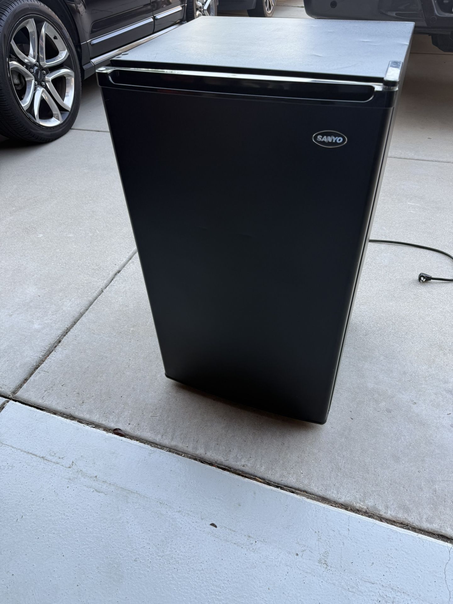 Sanyo Mini Fridge
