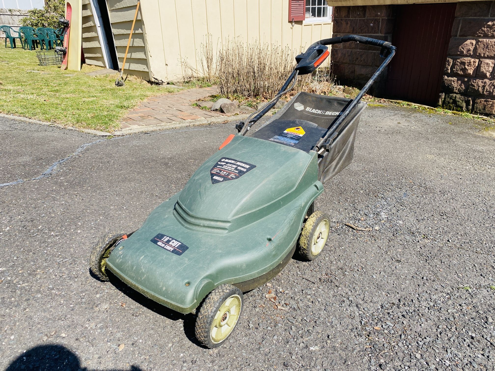 Electric Lawn Mower with Rear Bag - Black and Decker 4.0HP MM850 ($30 OBO)