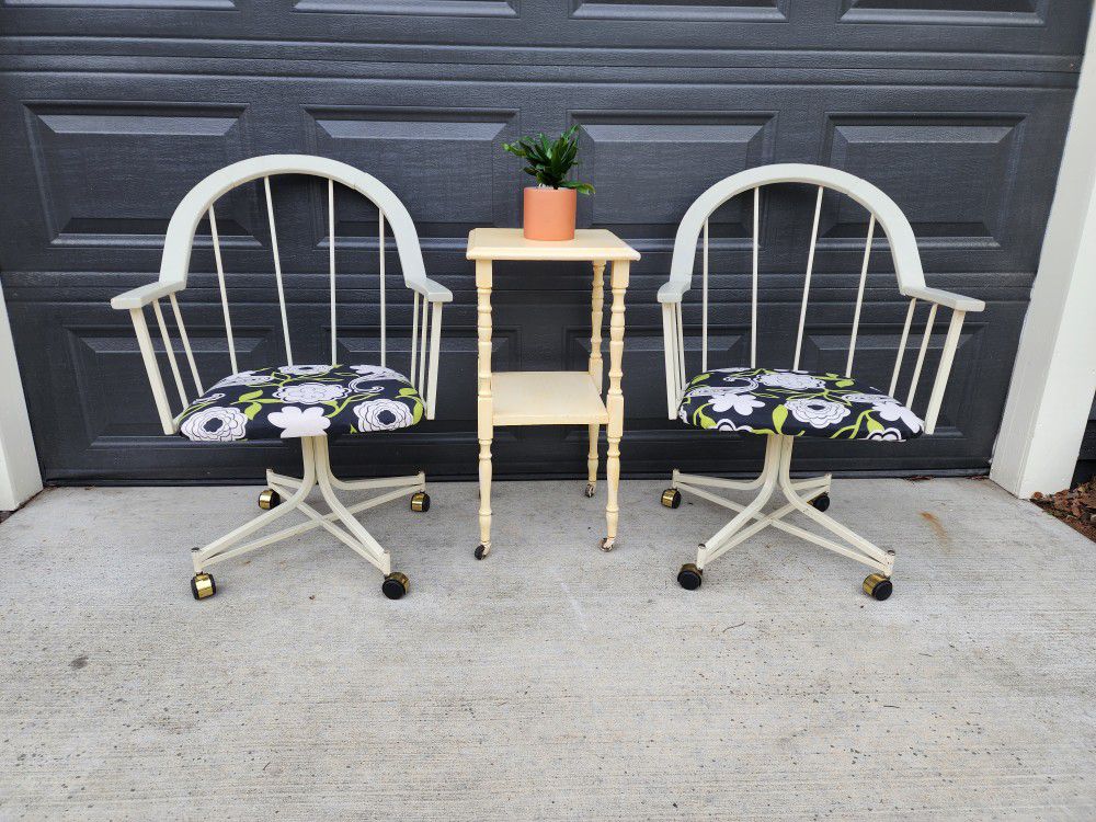 Nice Shabby Chic Vintage Armchairs 