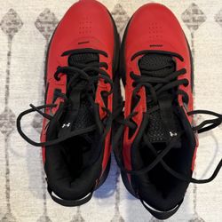 Boys basketball Shoes (7Y) 