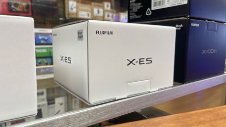 Fujifilm X-E5 silver body