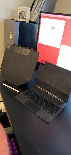 Apple IPad Pro accessories combo! Apple Magic Keyboard, Apple Pencil 2nd gen and Moft Folio case