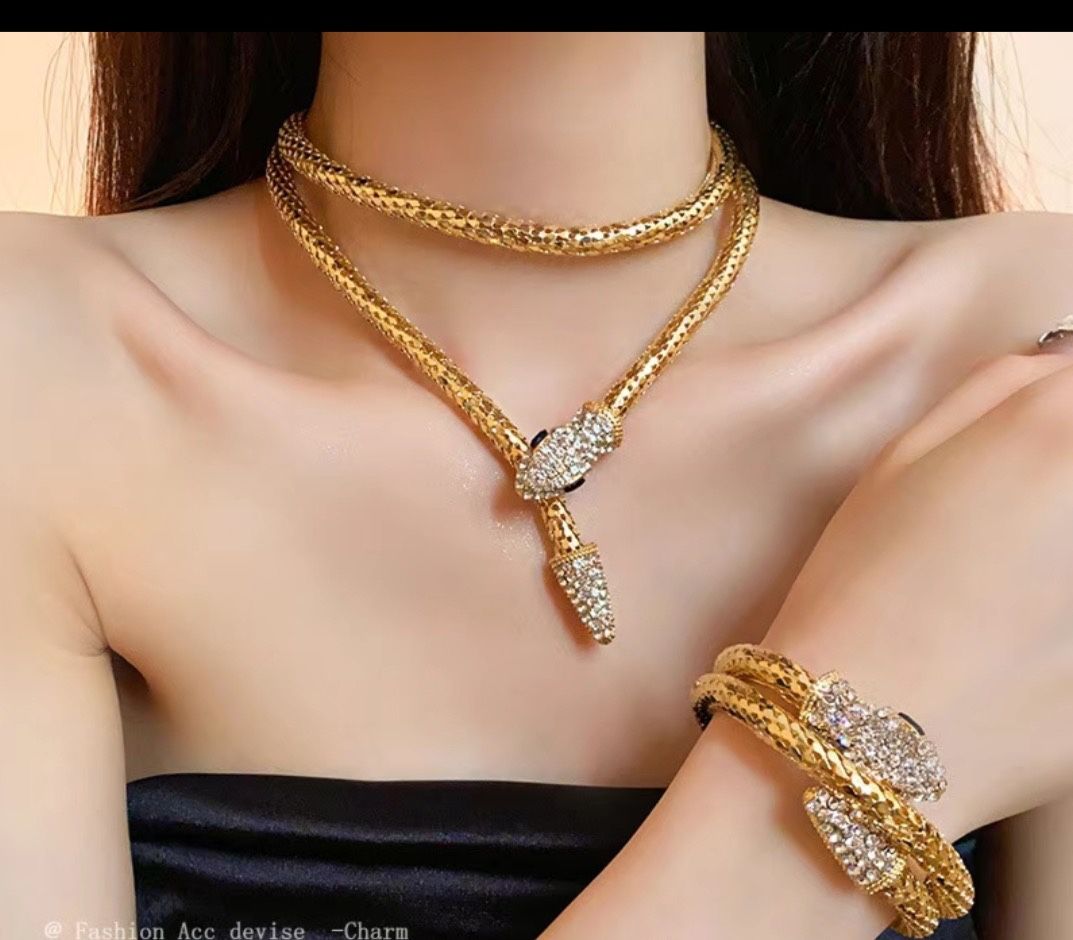 Alloy Diamonds Necklace and bracelet For Women