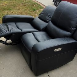 Power Reclining Loveseat w/ Power Headrest & Footrest

