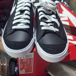 Nike Black 6 1/2 Y 