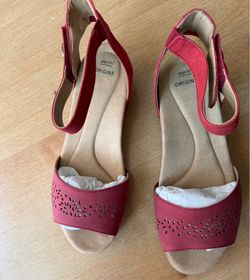 New women shoes  "earth Origins"