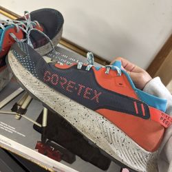 LOW PRICE MOVING- NIKE GORE-TEX SNEAKERS