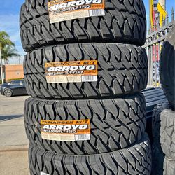 🚘🚨vendo set de llantas Lt 35x12.50 17 arroyo M/T tires