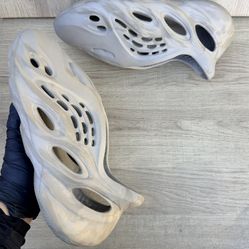 Yeezy Foam RNNR Stone Sage Size 9 Used 