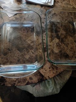 Pyrex glass baking / casserole set of 2 different sizes