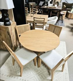 42" Natural Finish 5 pc Dining set!