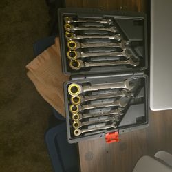 12 PC Wrench Set In Hard Case 
