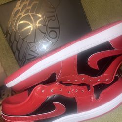 Air Jordan 1 Low SE Black/Varsity Red