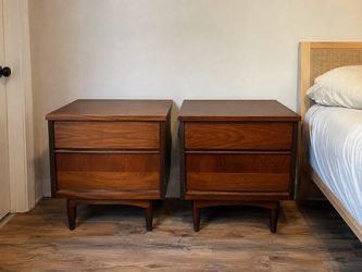 Pair of vintage mid-century modern 2-drawer nightstands/end tables