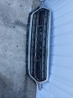OEM Ram 1500 Front Grille – Chrome/Black – Genuine Mopar