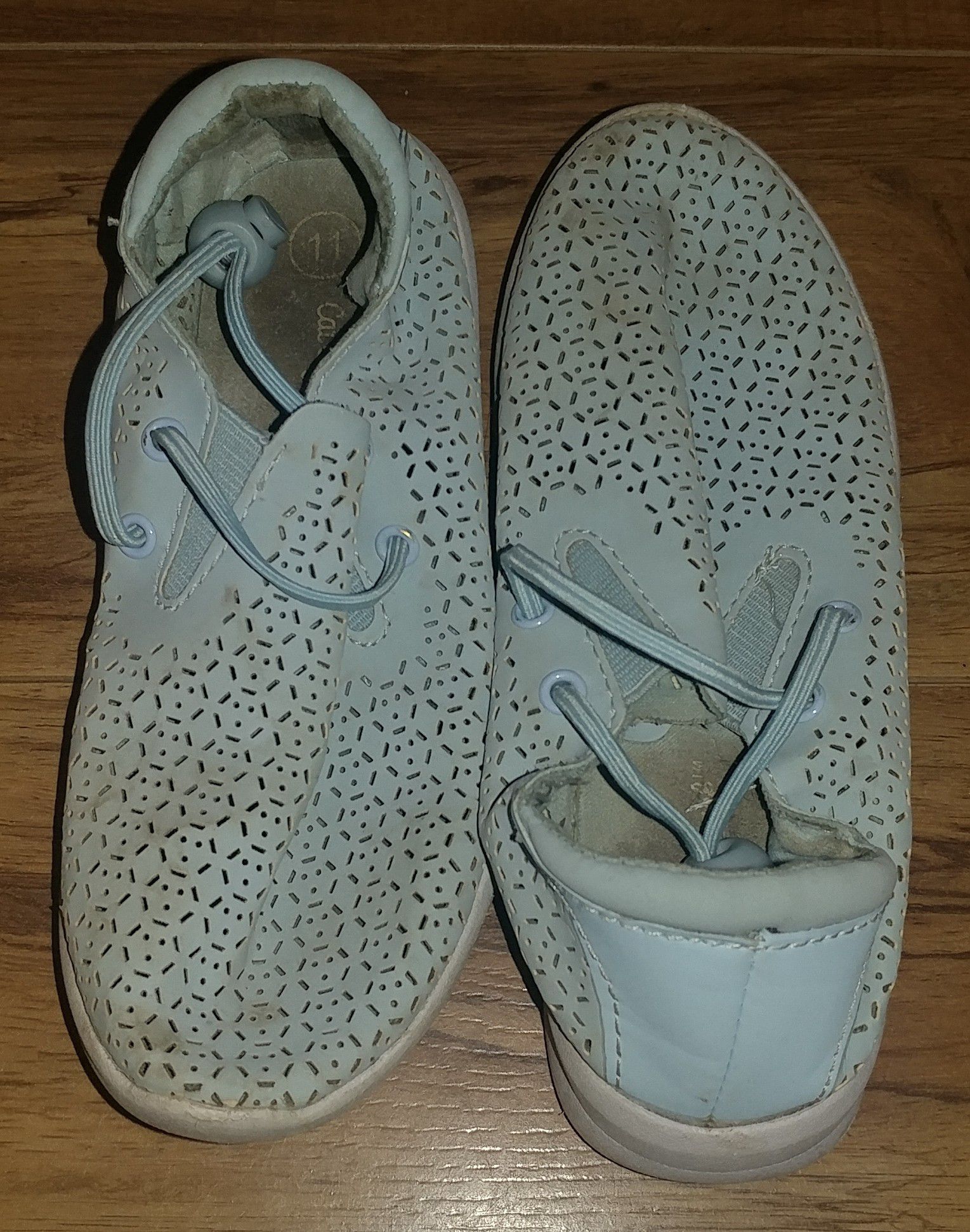 FREE GIRLS SHOES SIZE 11(YES,FREE)