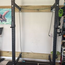 Wall-Mountable Power Rack w/ Pull-Up Bar